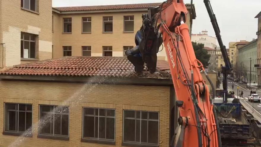 Comienza el derribo del pabellón de Filología