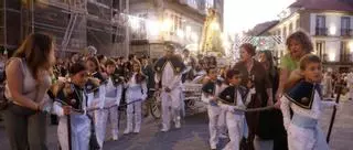 La devoción a La Peregrina toma las calles