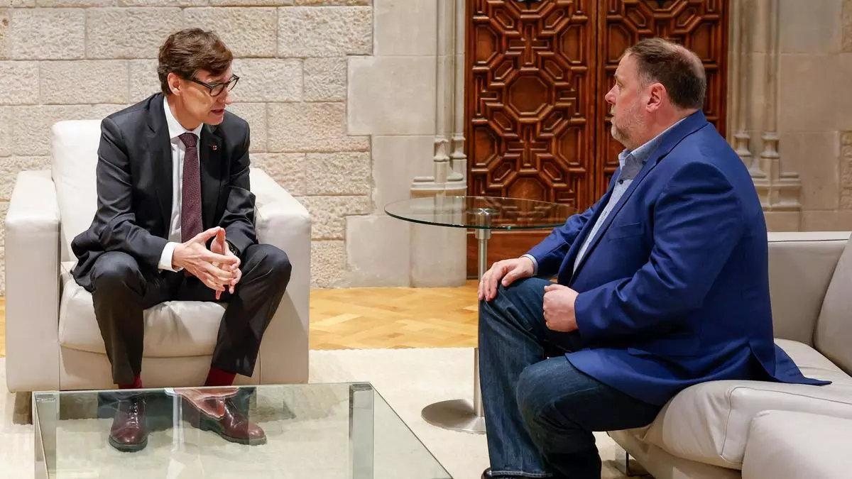 Salvador Illa se reúne con Oriol Junqueras en el Palau de la Generalitat de Cataluña.
