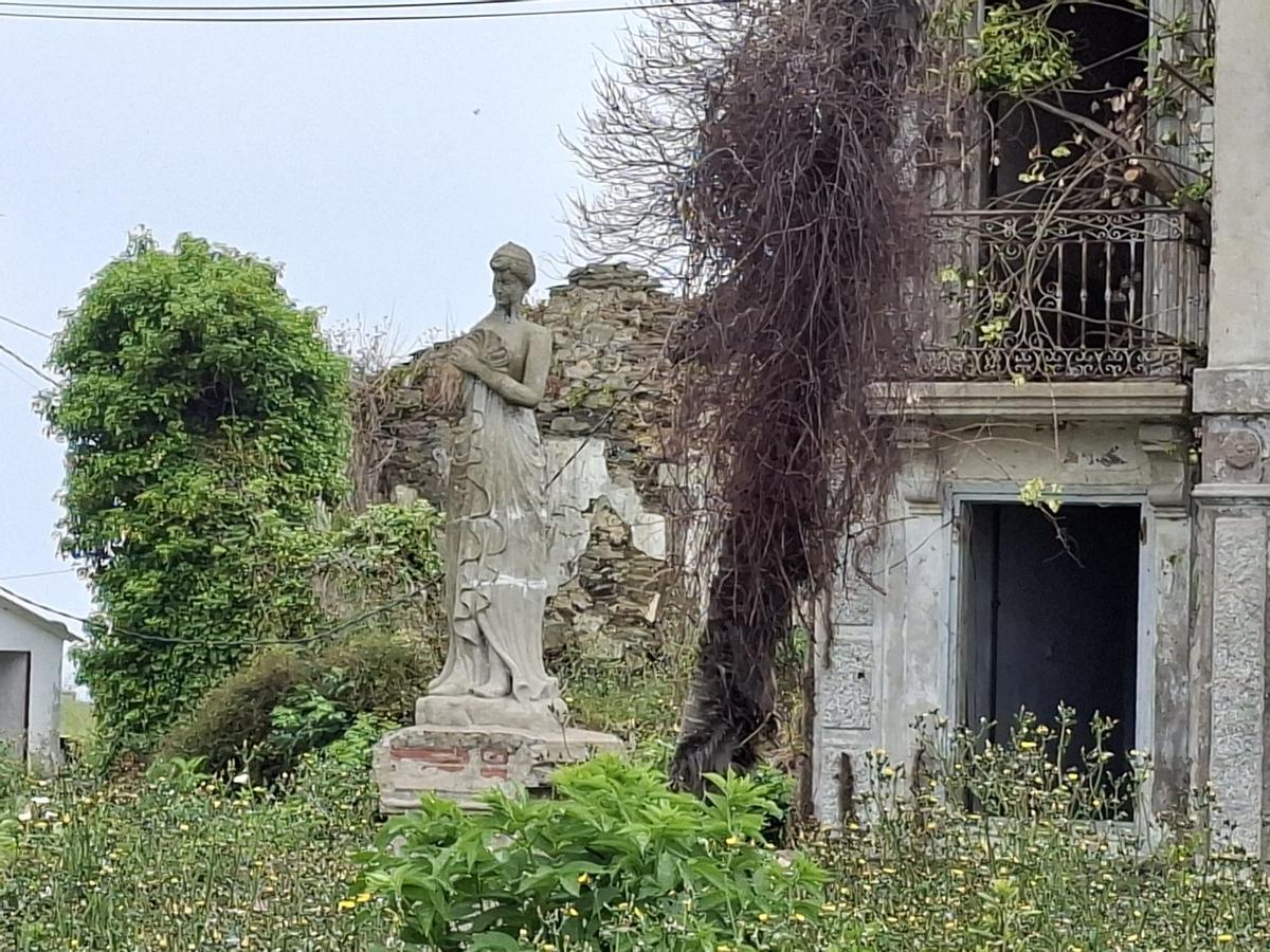 En imágenes: Estado actual de la Torre de Valdepares, en El Franco