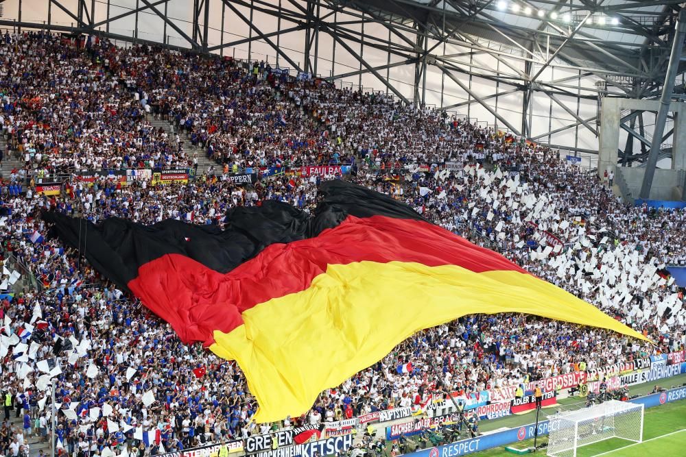 Las aficiones calientan el Alemania-Francia