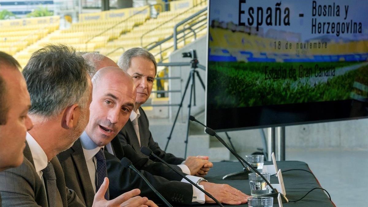 Rubiales presenta el amistoso de España contra Bosnia en Las Palmas.