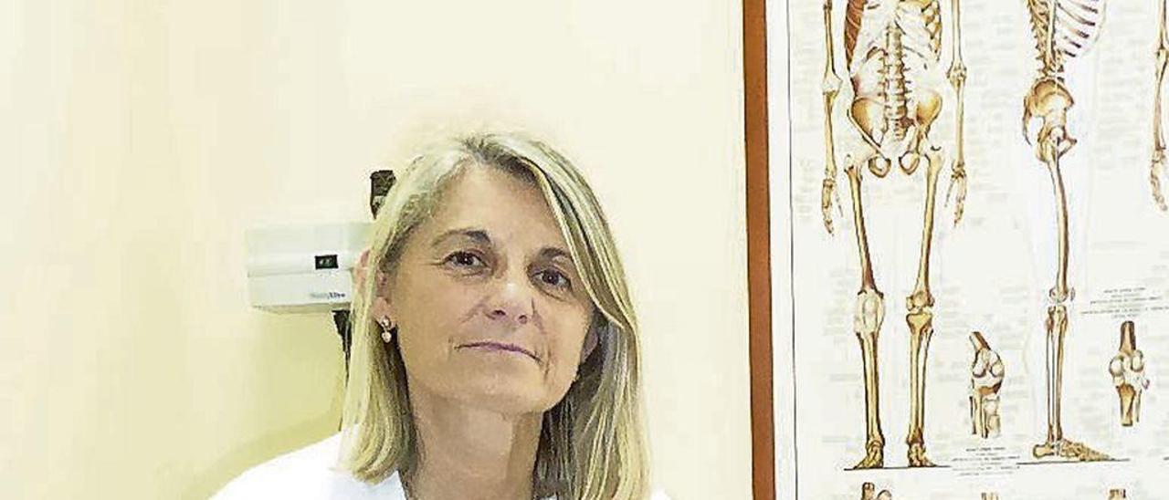 Elena Carril, en su consulta en Villaviciosa.