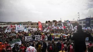 Voces críticas en mar y tierra contra la celulosa de Palas de Rei en A Pobra