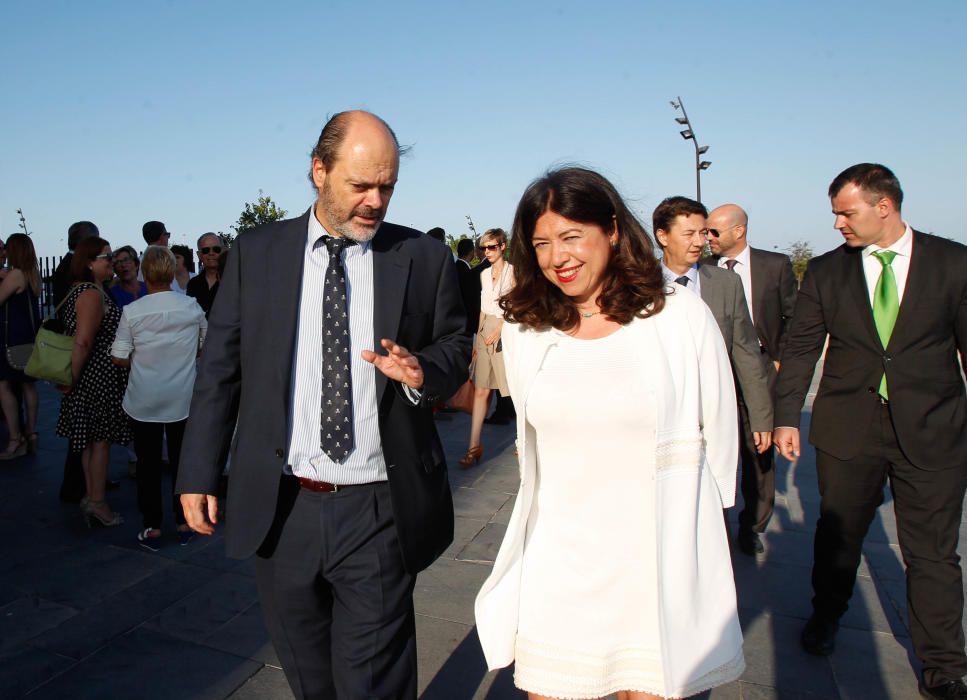 El director general de Gestión de Editorial Prensa Valenciana, Jaime Abella; e Irene Lanzaco, directora general del gabinete de Presidencia de EPI.