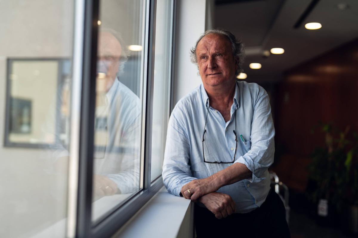 BARCELONA 10/06/2025 Sociedad. Retratosa a Jordi Sargatal para hablar sobre la ampliacion del Aeropuerto de El Prat. FOTO de ZOWY VOETEN