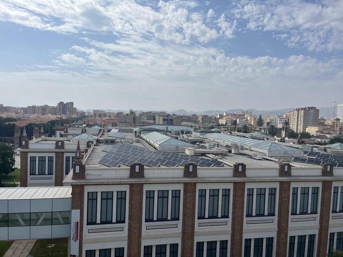 Vistas de la maquinaria de climatización, en la azotea de la Tabacalera.