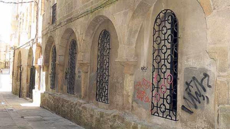 Los arcos se sitúan en la fachada del actual santuario de las Apariciones.  // Rafa Vázquez