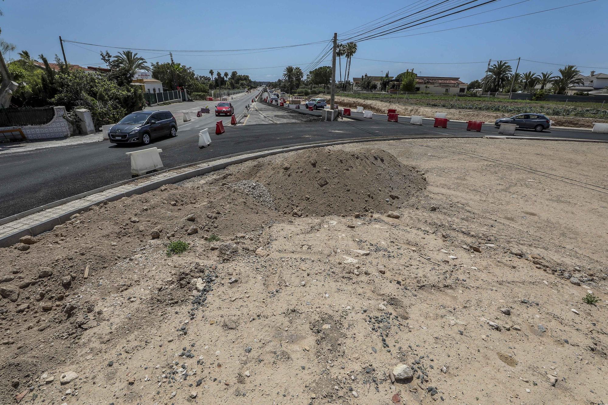 Las obras en el vial entre Elche y Santa Pola aceleran con la extension de la mediana y dos nuevas rotondas