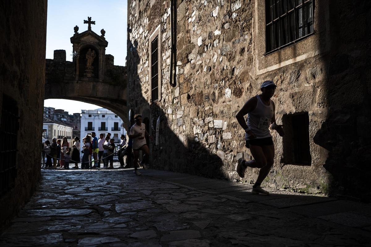 Las mejores imágenes de la Media Maratón de Cáceres