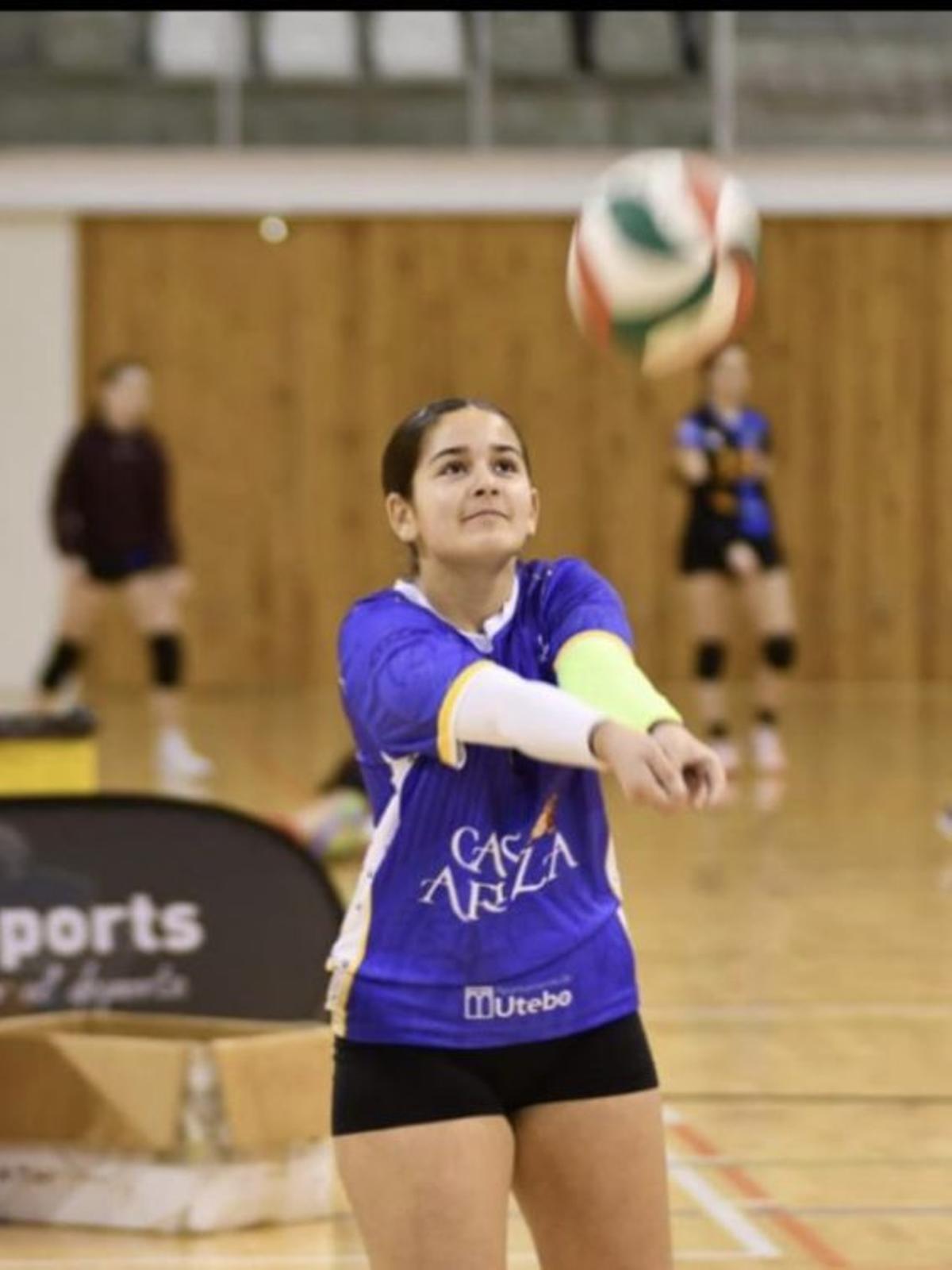 Tere, jugadora de voleibol seleccionada.