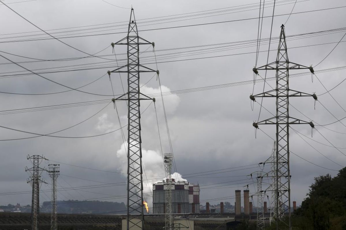 Alemania y Francia quitan a sus fábricas tasas y cargos en la luz