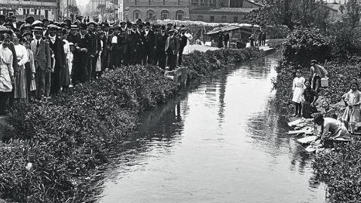 El Rec Comtal, desviado  Ciudadanos el día de la inauguración de las obras, en 1916.