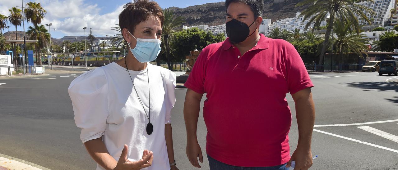 Onalia Bueno y Mencey Navarro, este jueves, tras su comparecencia para explicar el Plan General.