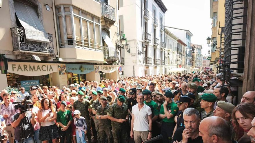 En video | Así ha sido el emotivo minuto de silencio en Jaca en recuerdo del militar de la UME fallecido