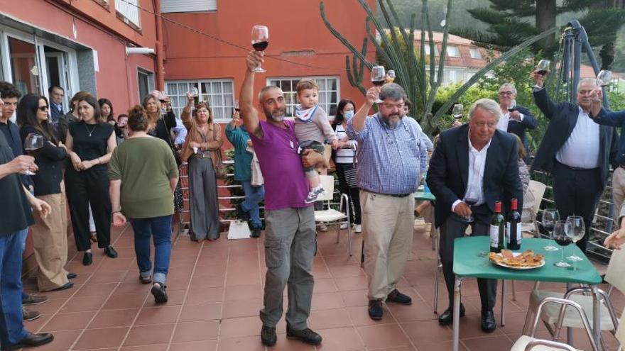 Un último adiós con empanada, gaiteiros y fiesta