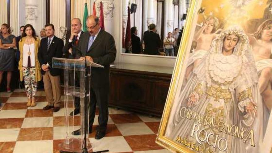 El hermano mayor del Rocío, Juan José Lupiáñez, presentó los actos de coronación.