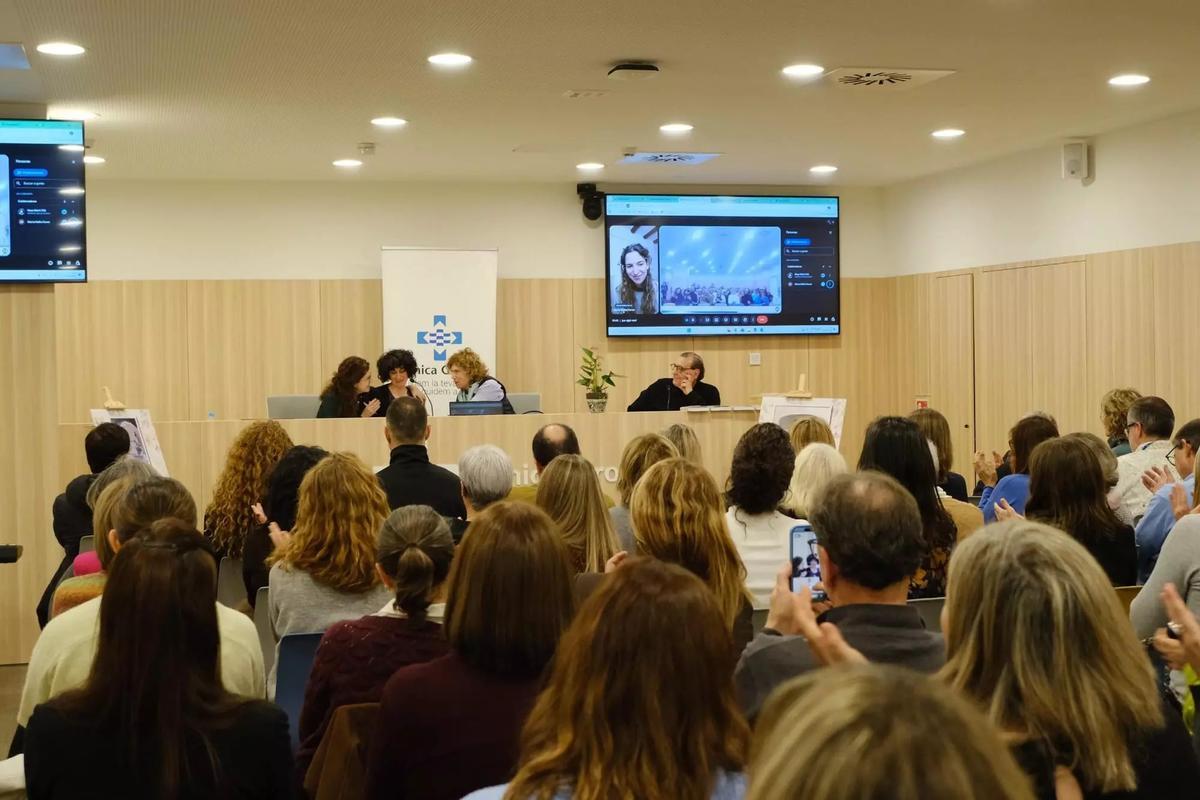 La presentación del libro llenó la sala de actos de la Clínica Girona