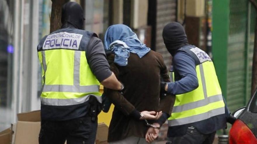 La Policía registra la vivienda del yihadista detenido en Vallecas