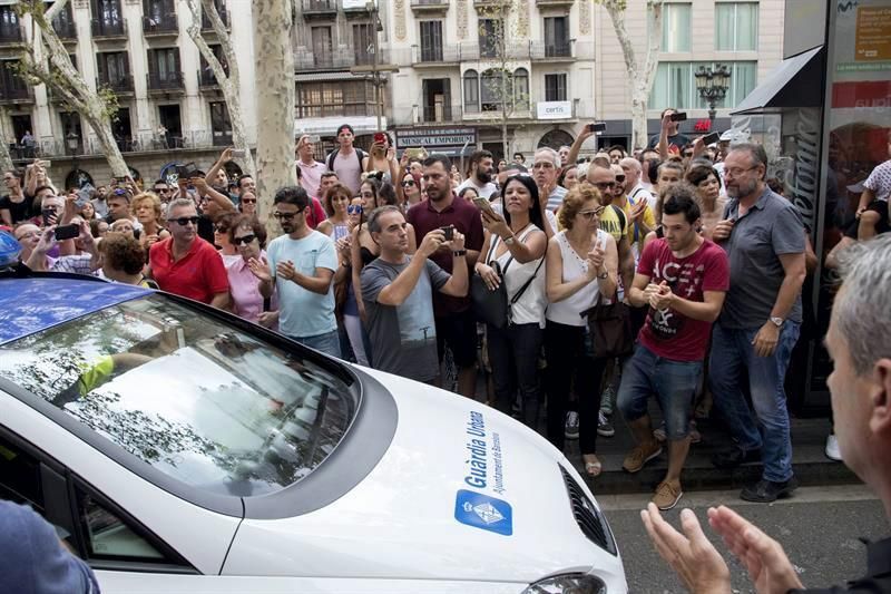 Fotogalería: Homenaje a las víctimas en Barcelona