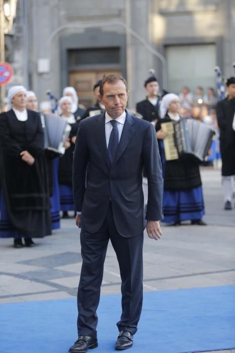 Desfile de los Reyes, personalidades y premiados en la alfombra azul