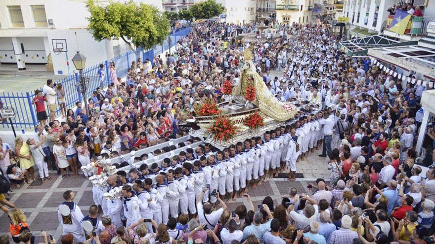 Una imagen de archivo de la procesión de la Virgen del Carmen, en Torremolinos.