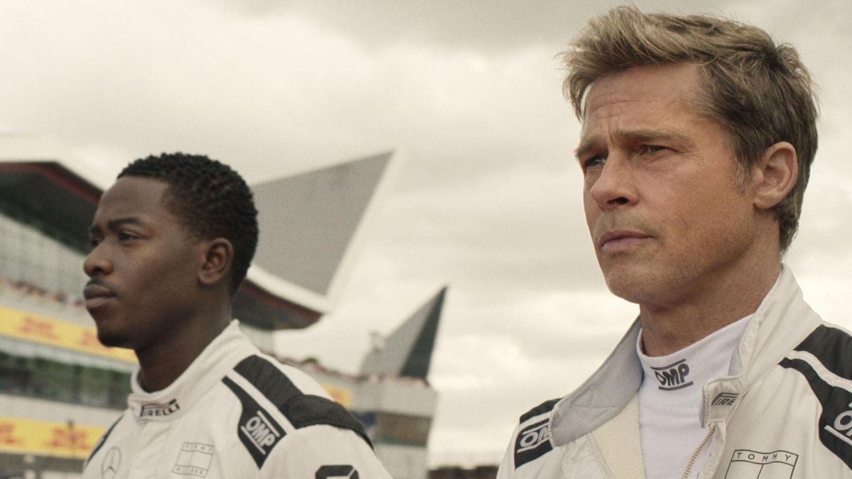 Los actores Brad Pitt (d) y Damson Idris (i), en una escena de la película 'F1' llega el viernes a los cines españoles con el objetivo de convertirse en el taquillazo del verano, aprovechando el tirón de Brad Pitt y el buen juego que da el deporte en el cine. EFE/ Warner Bros. Pictures / Apple Original Films/scott Garfield SOLO USO EDITORIAL/SOLO DISPONIBLE PARA ILUSTRAR LA NOTICIA QUE ACOMPAÑA (CRÉDITO OBLIGATORIO). SOLO USO EDITORIAL/SOLO DISPONIBLE PARA ILUSTRAR LA NOTICIA QUE ACOMPAÑA (CRÉDITO OBLIGATORIO)