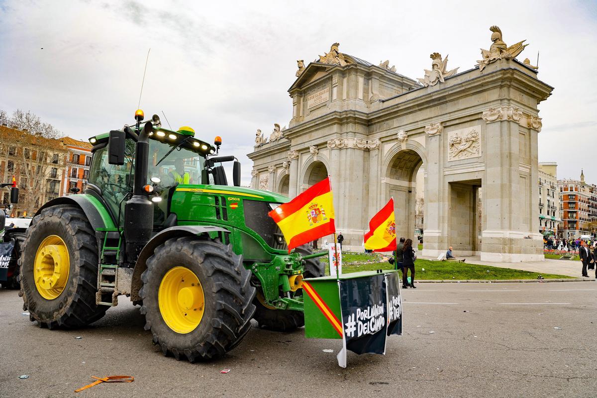 Tractores cortan el paso  en Madrid
