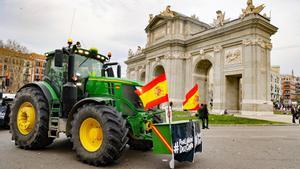 Tractores cortan el paso  en Madrid