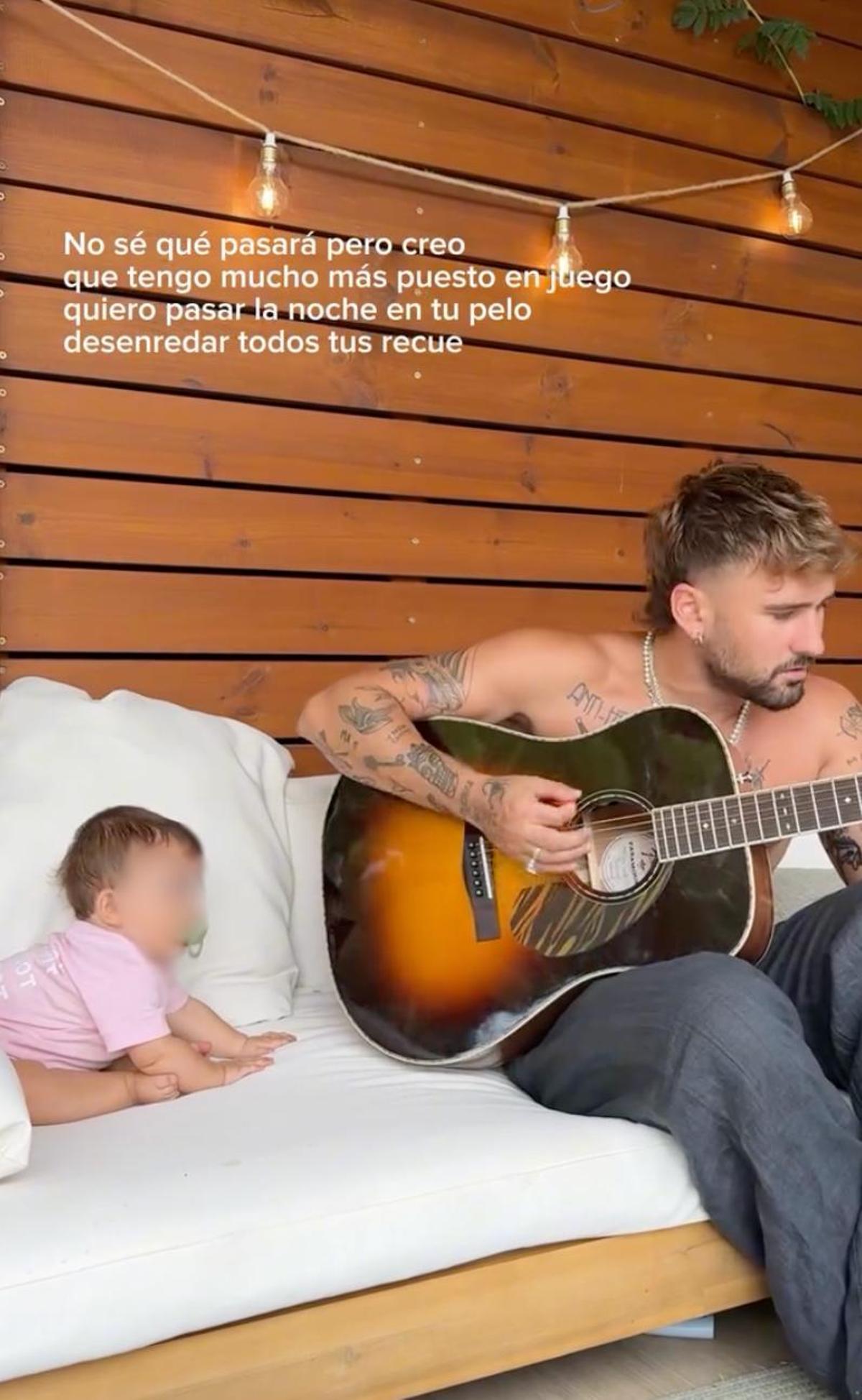 Dani Fernández cantando a su mejor público, su hija Belice