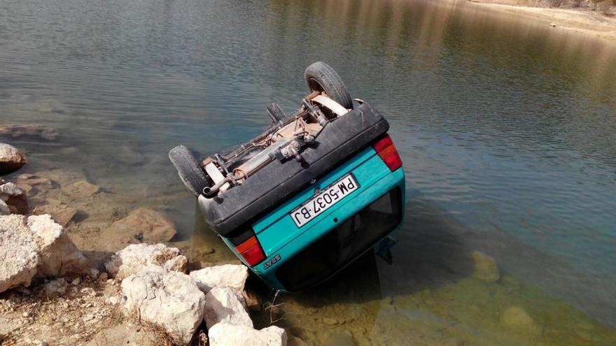 Hallan un coche dentro del pantano de La Cierva