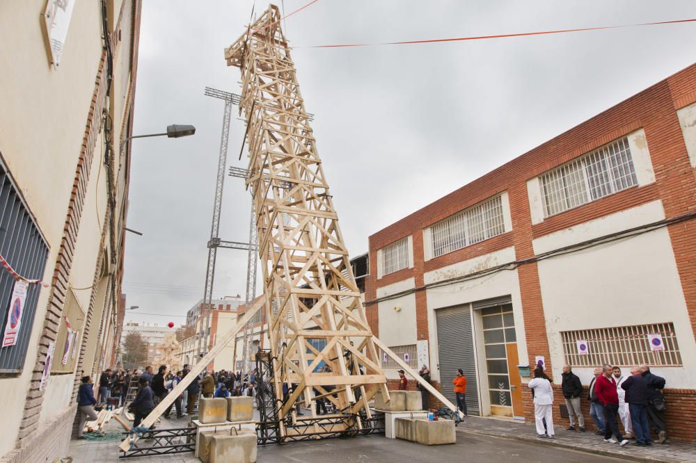 Simulacro de la plantá de la falla del ayuntamiento