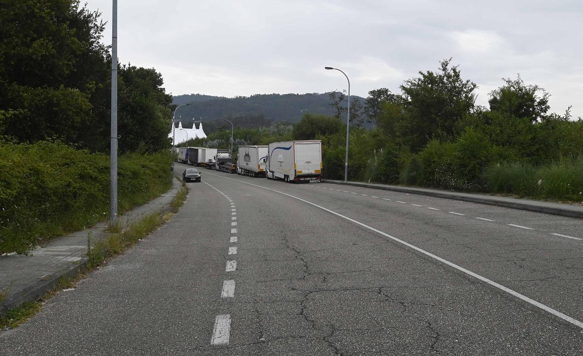 La margen izquierda del vial es la zona elegida por la Xunta para construir viviendas de protección.