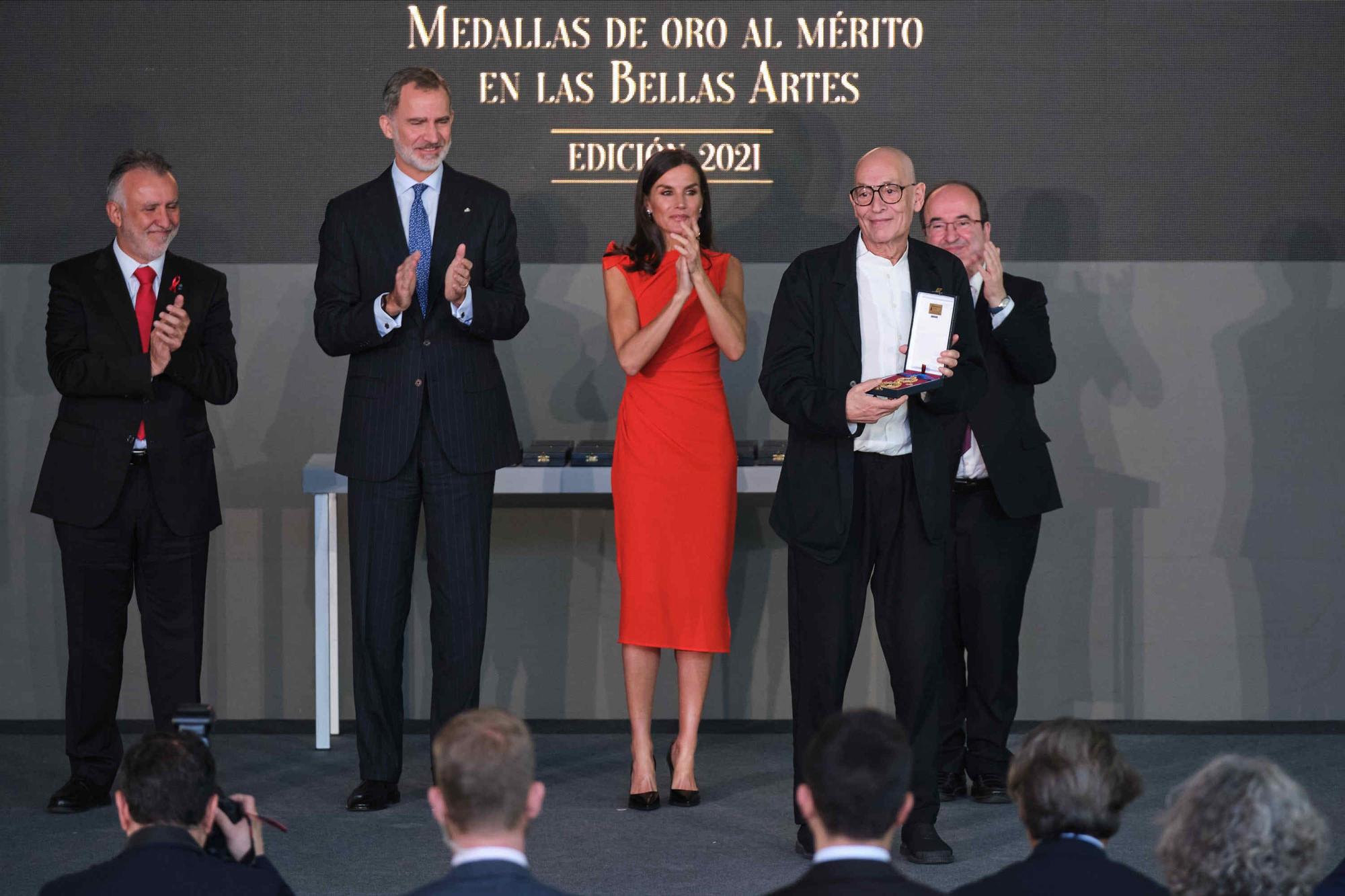 Los Reyes entregan en las Islas las Medallas de Oro al Mérito en las Bellas Artes a 32 personalidades de la cultura