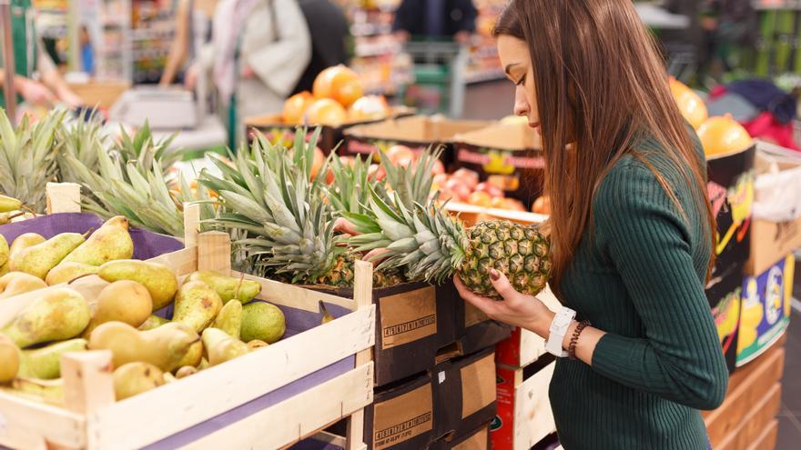 ¿Sabes qué significado tiene la numeración que llevan las frutas en los supermercados?