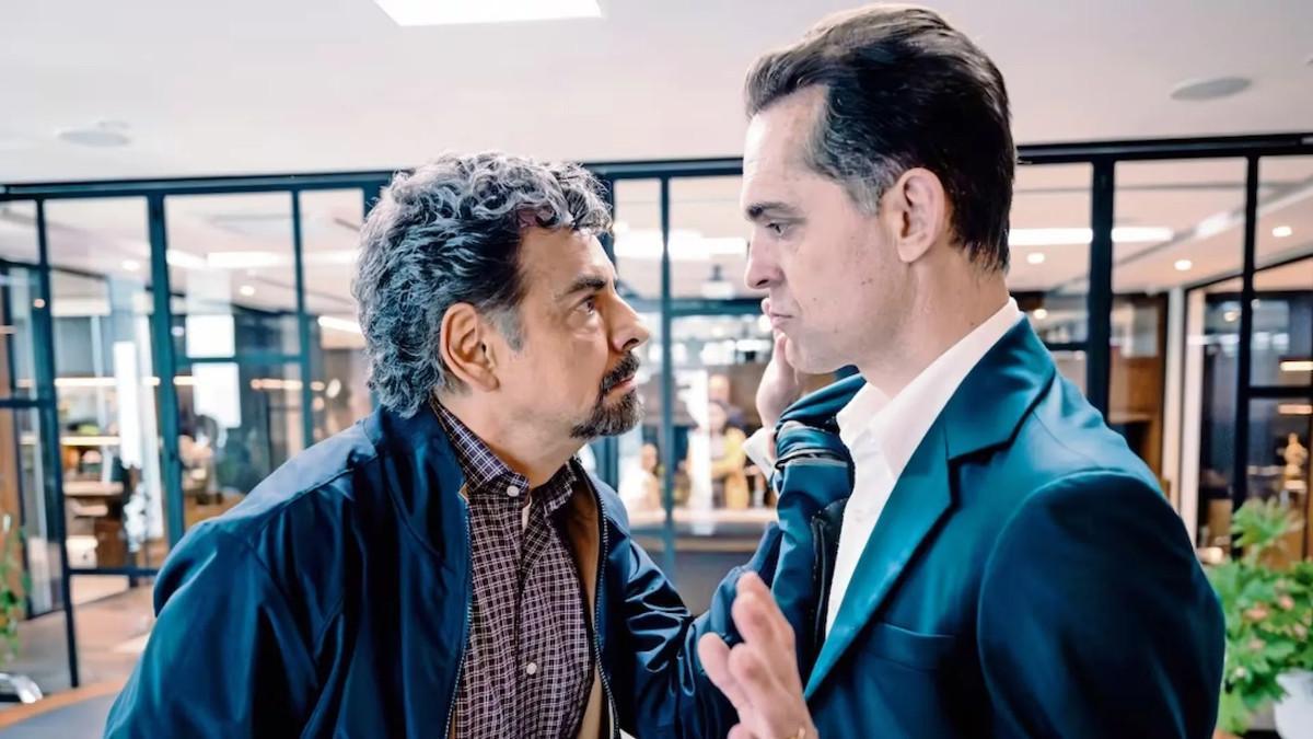 Eugenio Derbez y Pedro Alonso, en 'El juicio'