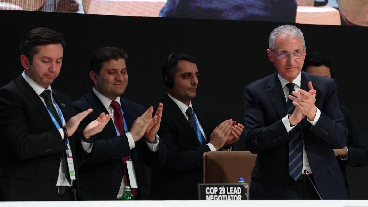 La COP29 logra un acuerdo final con 290.000 millones al año en financiación climática