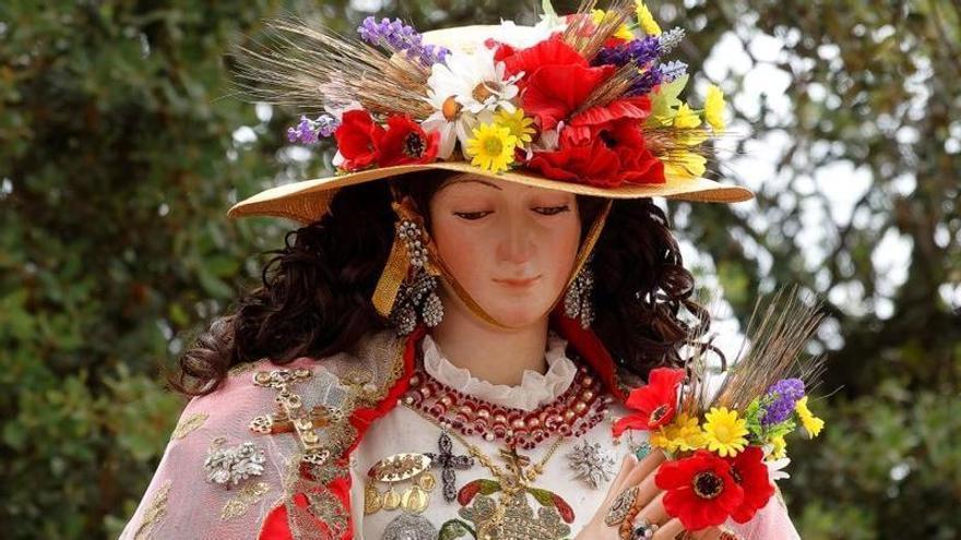 ¿Por qué lleva la Virgen de Bótoa una pamela?