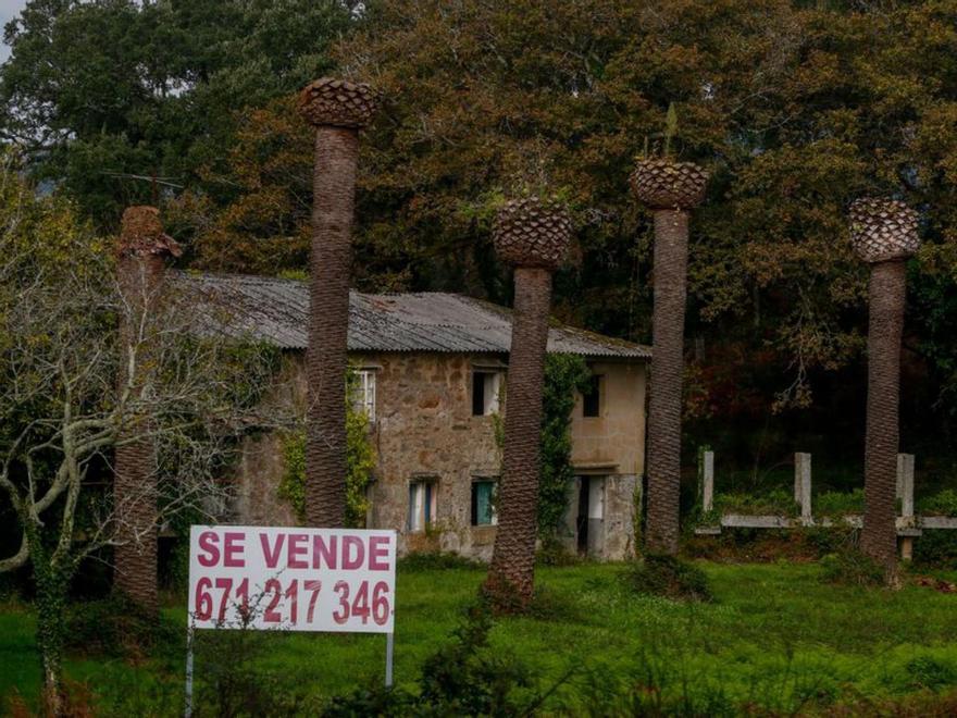 El Pazo de San Antonio do Pousadoiro lleva varios años a la venta. Ahora se ofrece por 675.000 euros.