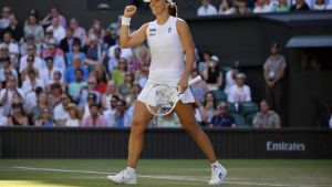 Swiatek pisa su primera final de Wimbledon