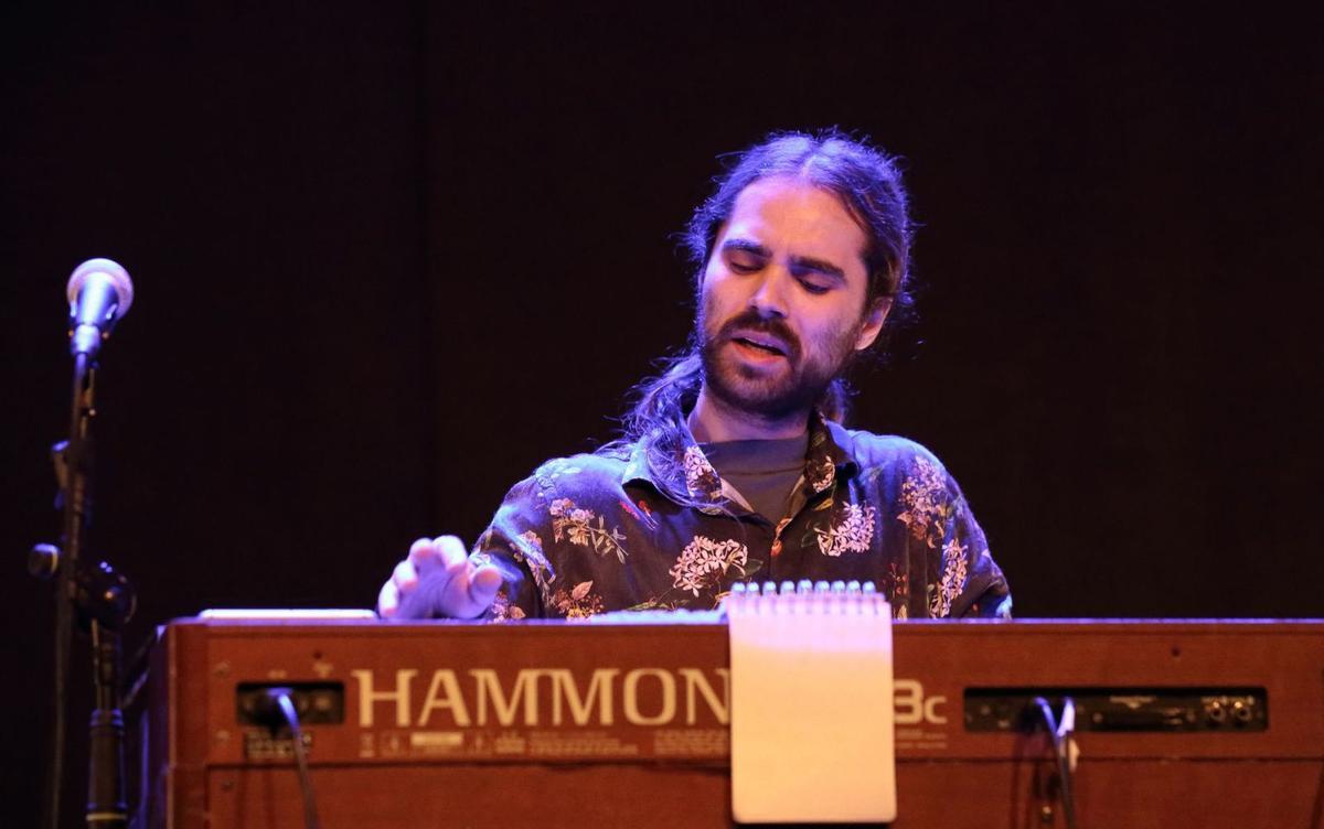 El intérprete Llorenç Barceló tocando el Hammond en la primera edición del Alaró Jazz Festival, el año pasado. | JOSÉ LUIS LUNA