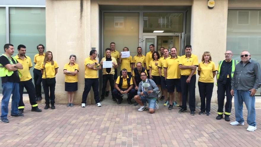 Imagen de la concentración de trabajadores de Correos en Elche la semana pasada