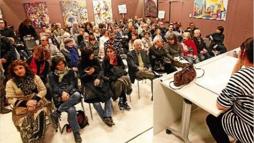 La sala d&#039;actes del Centre Cívic del Barri Vell es va omplir de gom a gom amb l&#039;assemblea extraordinària.