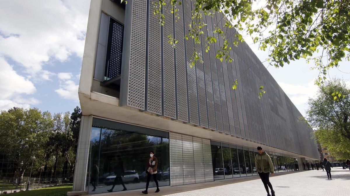 Fachada de la nueva biblioteca del Estado de Córdoba, ubicada en los Jardines de los Patos.