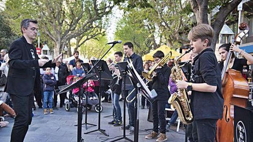 Els grups de música moderna del Conservatori van actuar a la plaça de Crist Rei