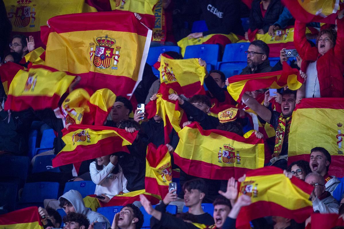 Aficionados de España en el RCDE Stadium.