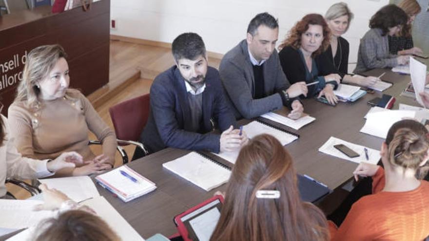 Javier de Juan se ha reunido con los representantes del Consell para constituir la comisión de expertos.