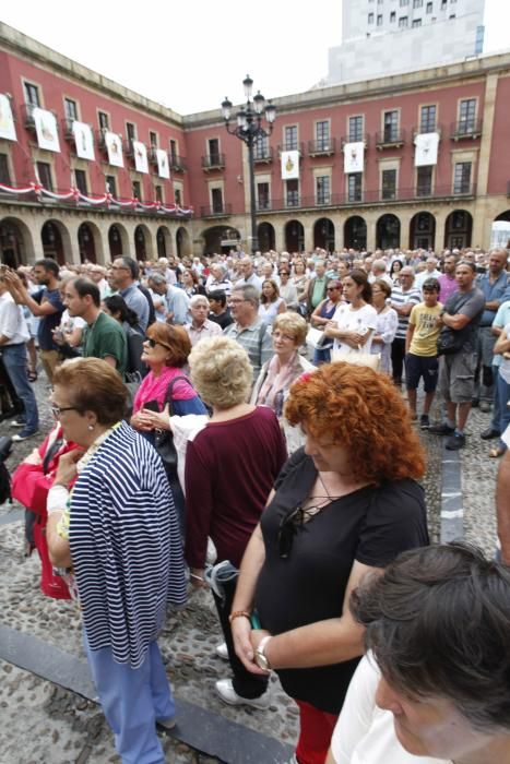 Minuto de silencio en Gijón