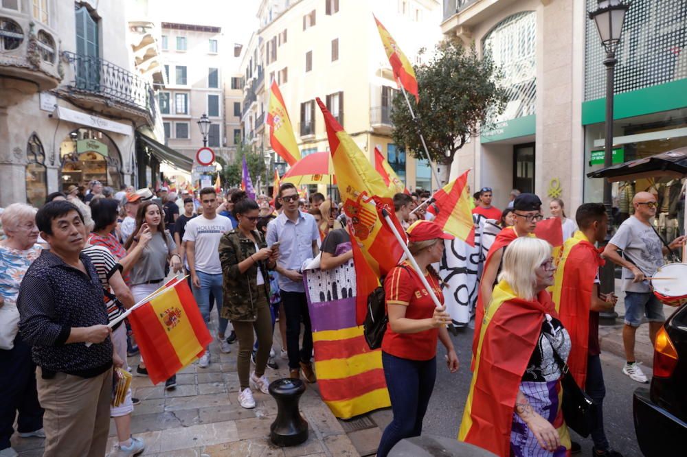 Más de 300 personas se manifiestan en Palma en el día de la Hispanidad