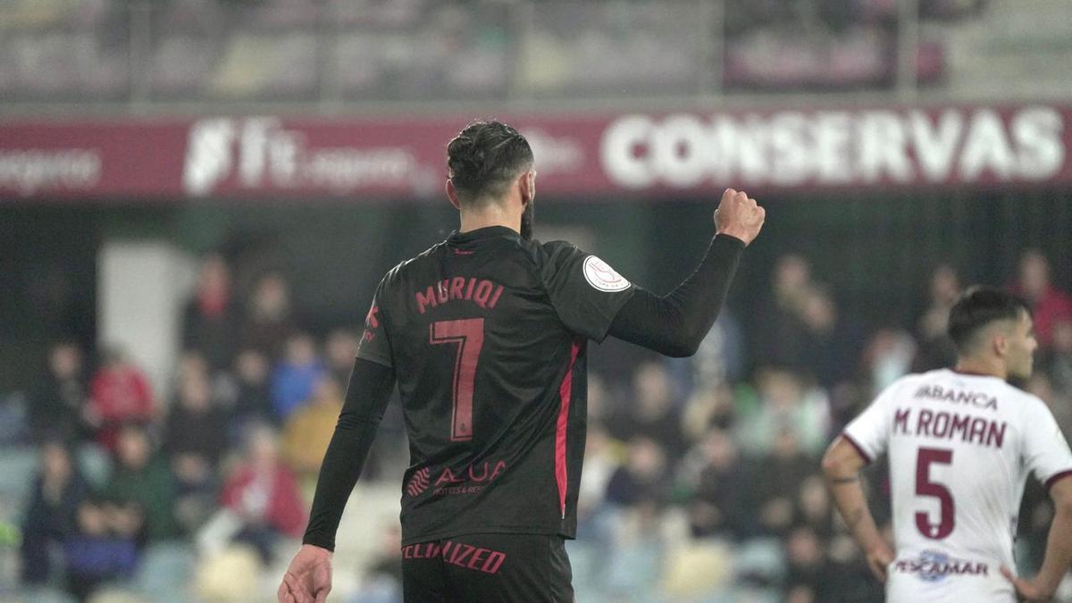 Muriqi celebra uno de los tantos frente al Pontevedra.